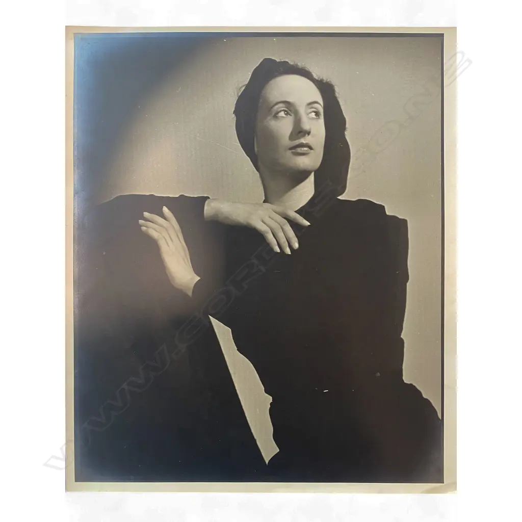 Unidentified photographer - Portrait of woman, Image 1++